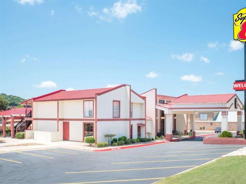 Super 8 By Wyndham Kerrville Tx Eksteriør bilde