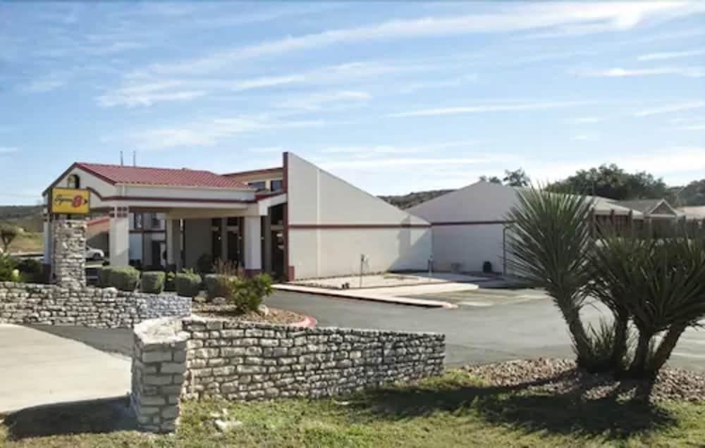 Super 8 By Wyndham Kerrville Tx Eksteriør bilde