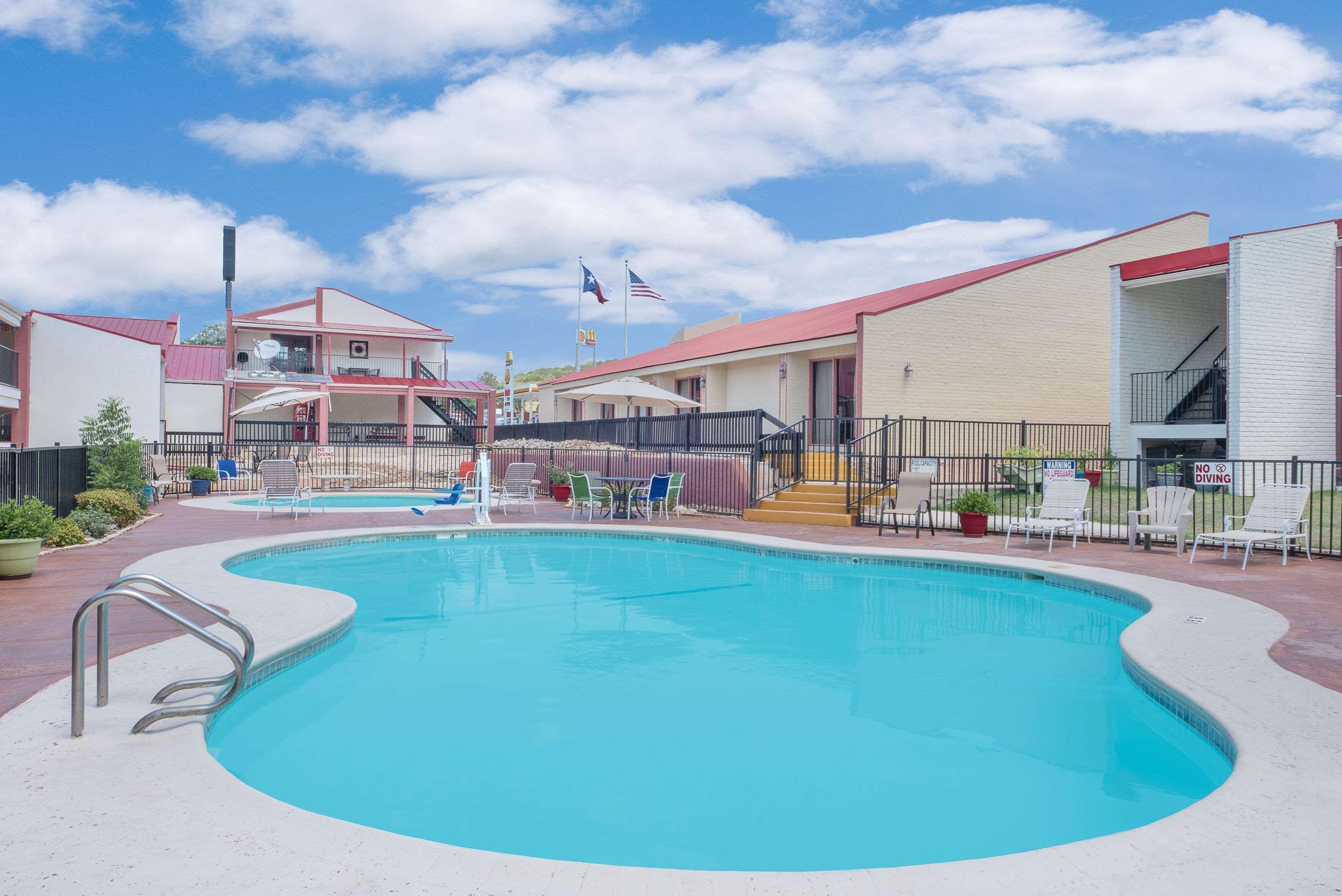 Super 8 By Wyndham Kerrville Tx Eksteriør bilde