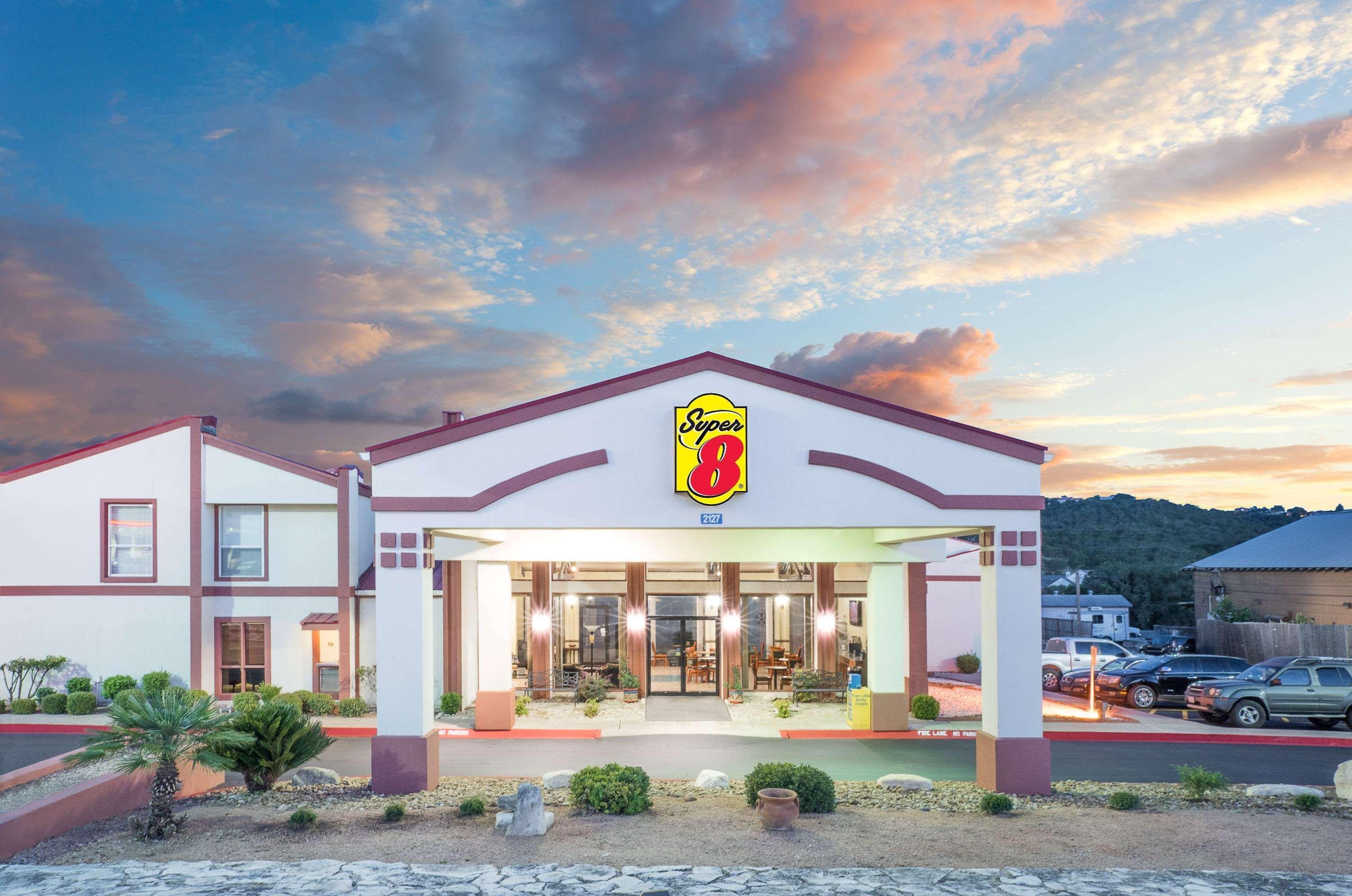 Super 8 By Wyndham Kerrville Tx Eksteriør bilde