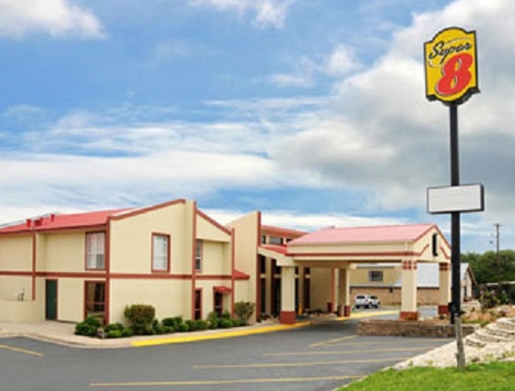 Super 8 By Wyndham Kerrville Tx Eksteriør bilde