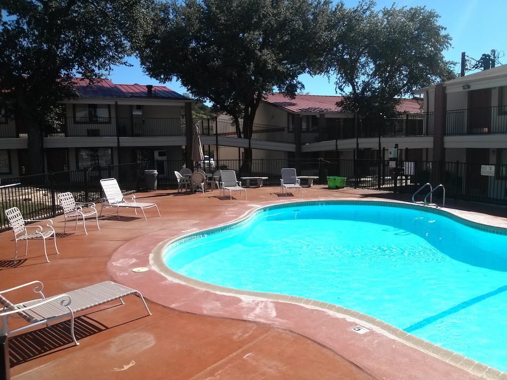 Super 8 By Wyndham Kerrville Tx Eksteriør bilde