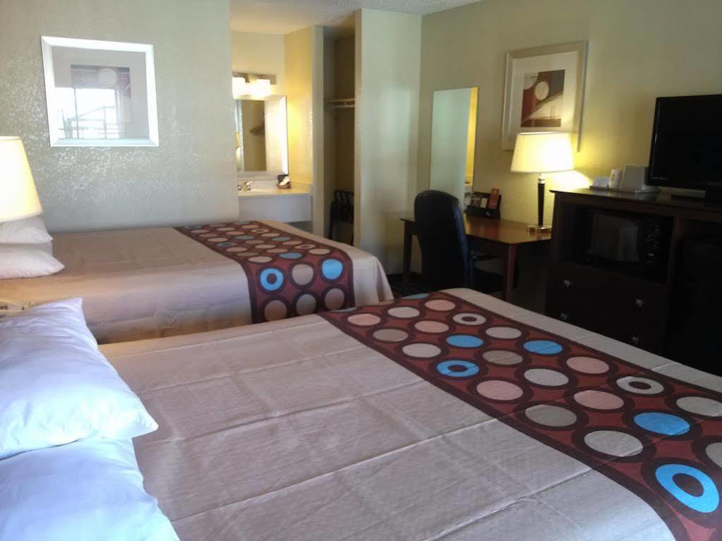 Super 8 By Wyndham Kerrville Tx Eksteriør bilde